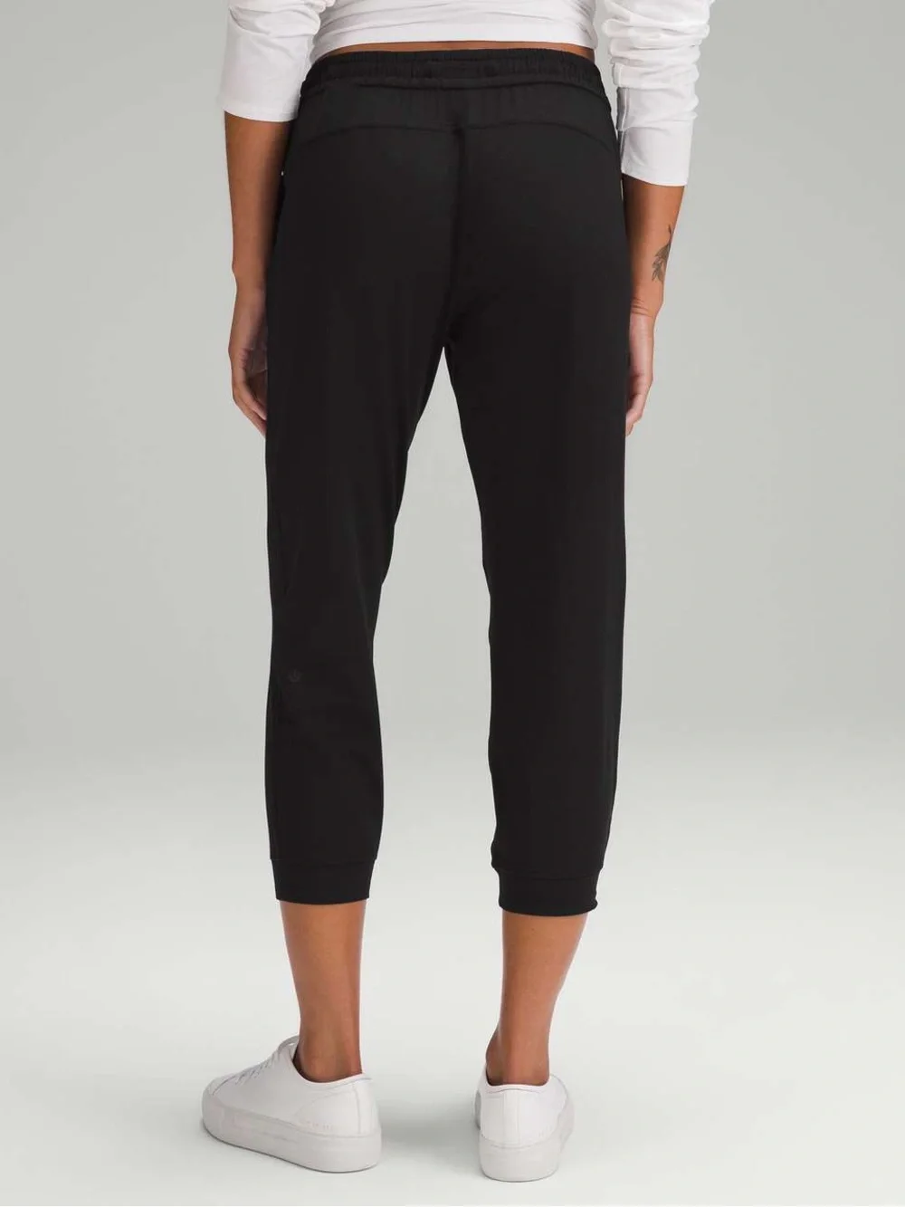 Lululemon Soft Jersey Classic-Fit Mid-Rise Cropped Jogger Black 4